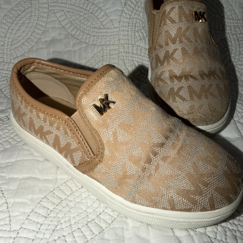 Michael Kors Toddler Girl Shoes Size 9  Slip On Loafer Flats Tan MK Logo